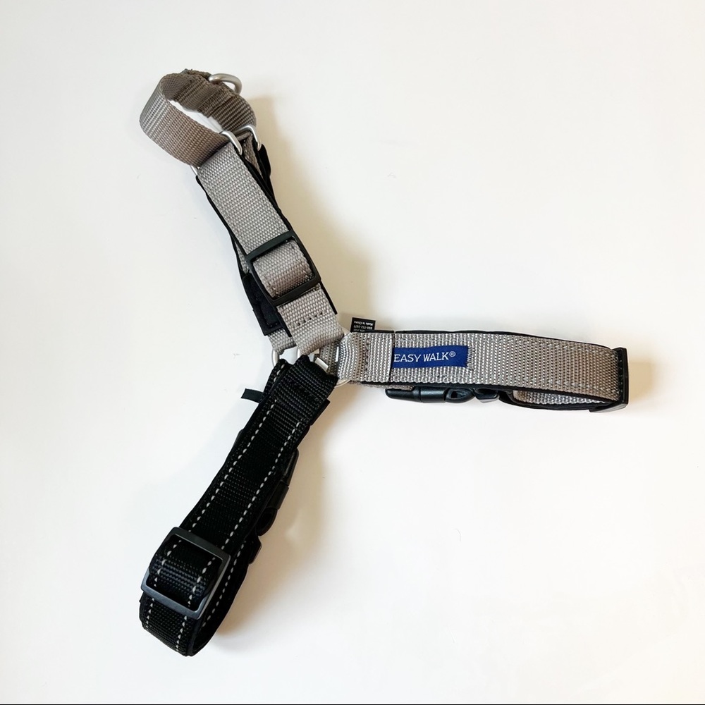 PetSafe Deluxe Easy Walk No Pull Harness w Front Attachment Grey Black Size M